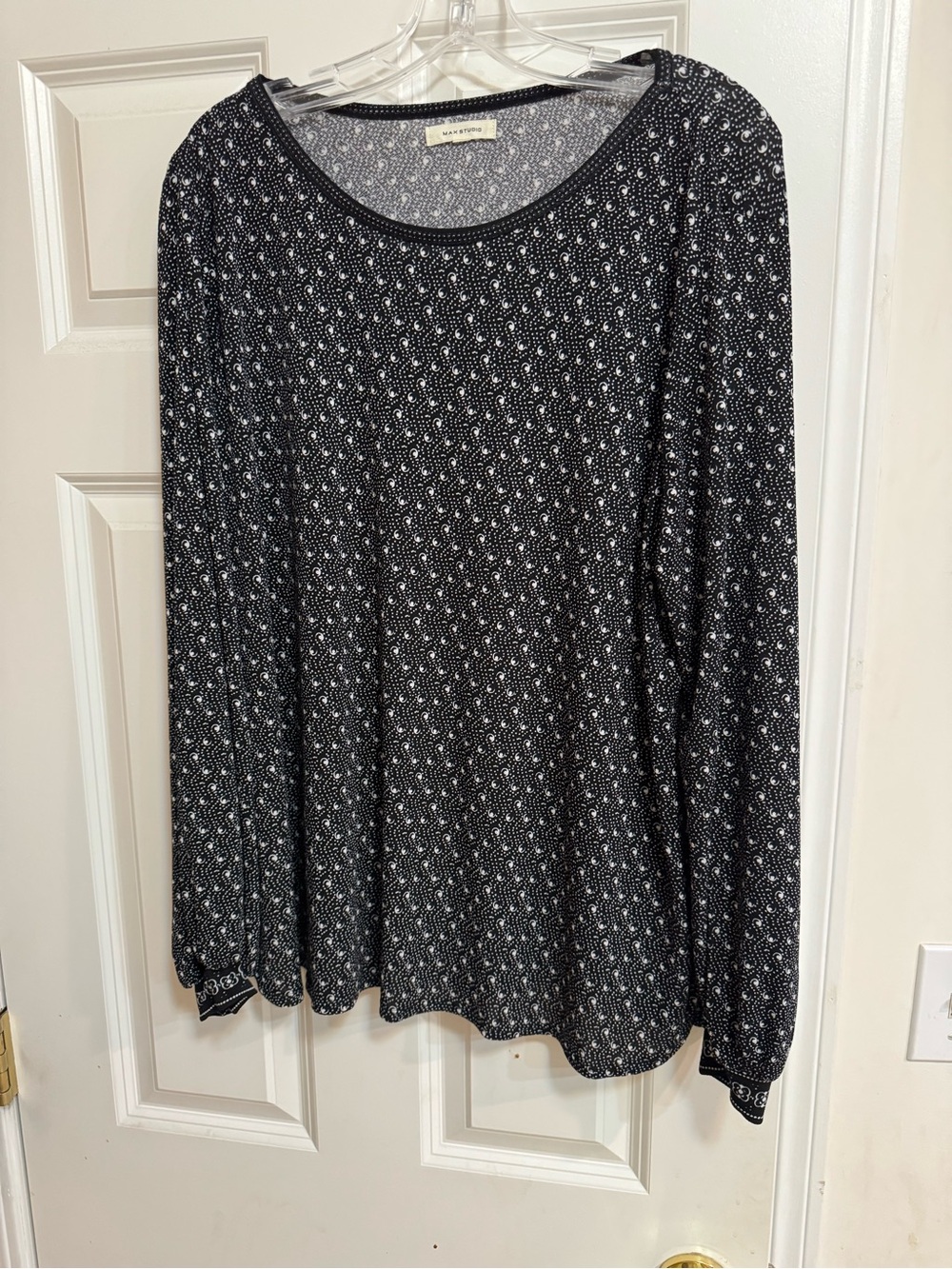 Max Studio Black & White Printed Long-Sleeve Blouse